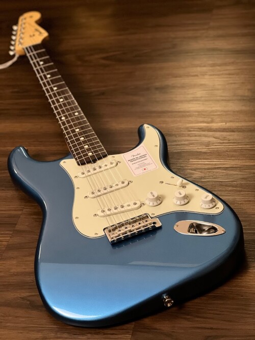 Fender Japan Traditional II 60s Stratocaster with RW FB in Lake